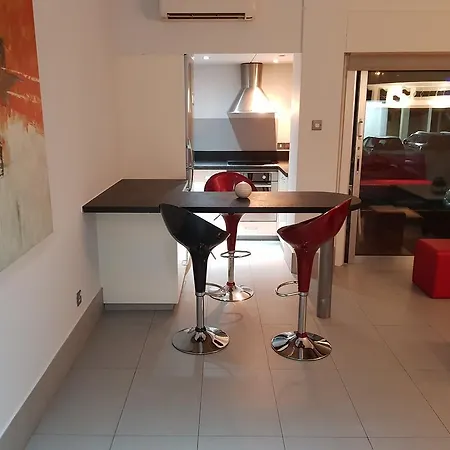 Apolondia Luxury Beach Apt
