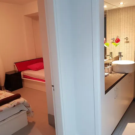 Apolondia Luxury Beach Apt