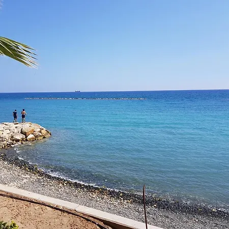 Apolondia Luxury Beach Apt Limassol