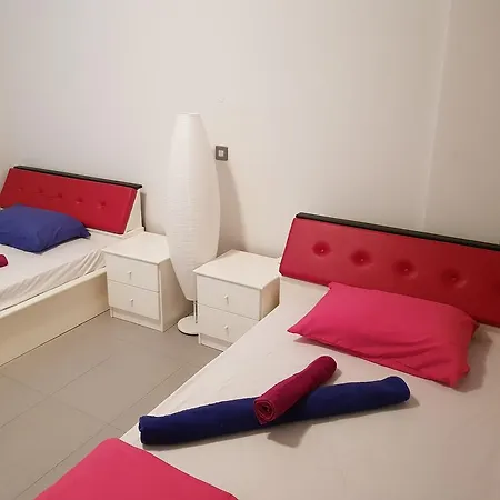 Apolondia Luxury Beach Apt Limasol