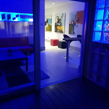 Apolondia Luxury Beach Apt *