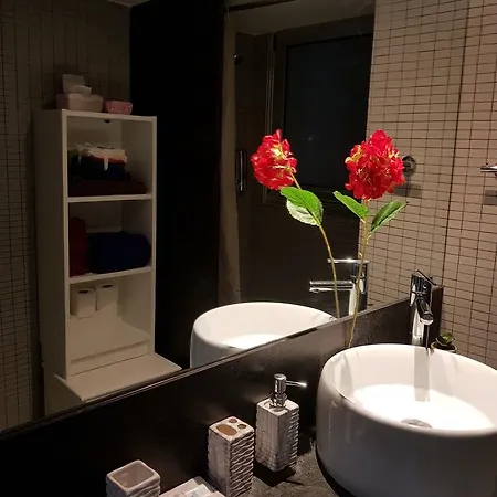 Apolondia Luxury Beach Apt Limasol