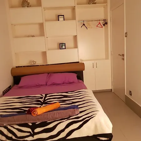 Apolondia Luxury Beach Apt Limasol