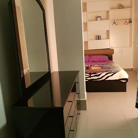 Apolondia Luxury Beach Apt *